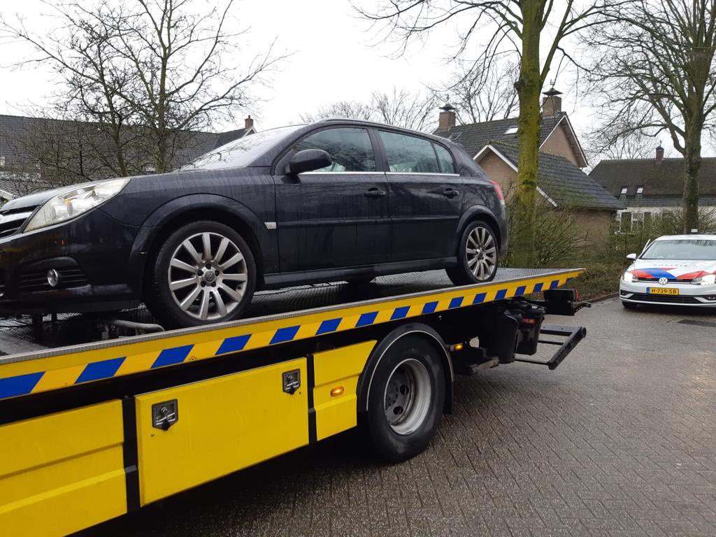 Politie klopt aan bij aanstichters avondklokrellen.