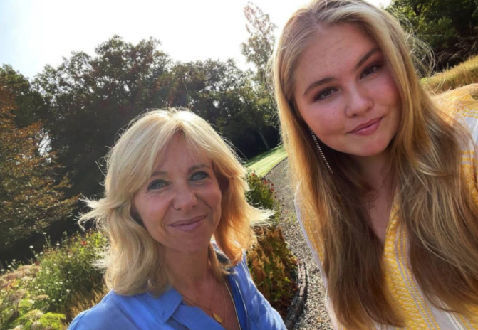 Selfie de Prinses van Oranje en Claudia de Breij: © RVD – H.K.H. de Prinses van Oranje