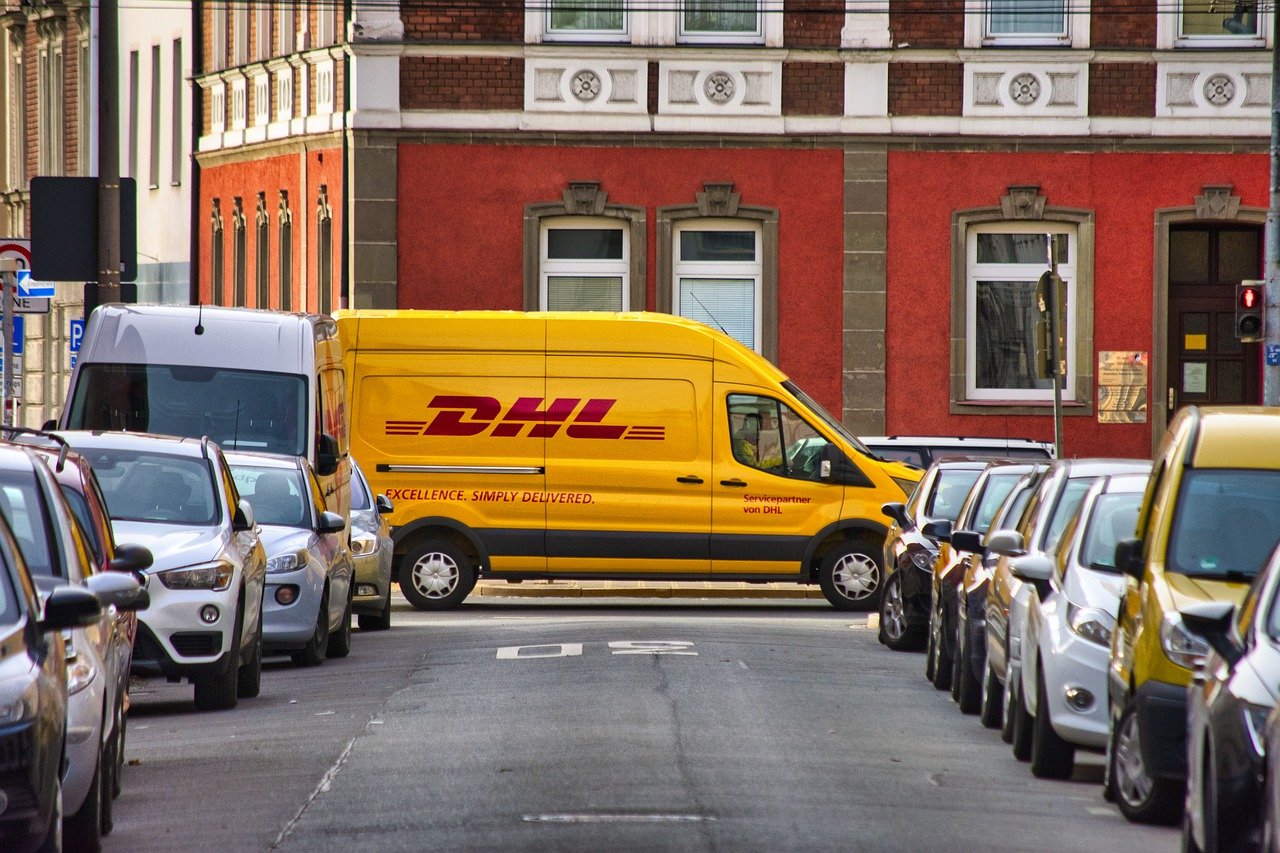 NieuwNieuws: DHL opent honderden pakketpunten in Hema-winkels