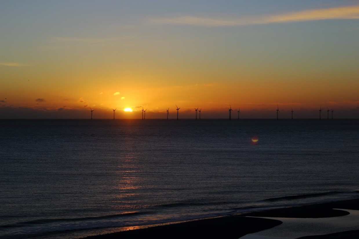 NieuwNieuws: Shell en Eneco bouwen windmolenpark in Noordzee